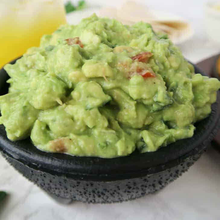 Authentic Guacamole {Easy Homemade Recipe} - That's Deelicious!