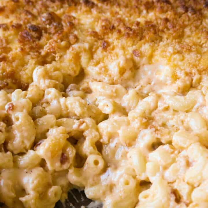 Creamy Mac and Cheese with Ritz Cracker Topping - That's Deelicious!