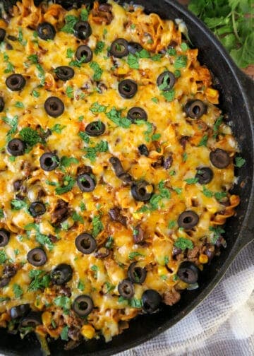 Beef Enchilada Pasta {Easy, One Pot, 30-Minute Meal} - That's Deelicious!